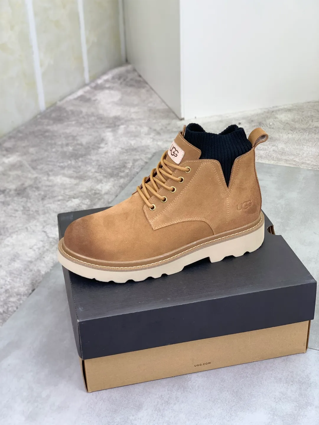 Men's men's shoes P620 New arrival🆕🆕🆕 IUGGI Men's British retro Martin boots Winter new men's outdoor hiking boots First layer of cowhide on the outside Wool on the inside Comfortable and warm Rubber outsole Non-slip and firm Trendy and fashionable Casual and versatile Size: 39-44 (45 customized) Color: three colors